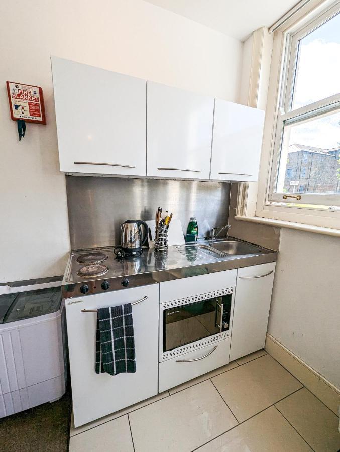 Cozy Central Apartments - With Private Kitchens & Bathrooms 포츠머스 외부 사진