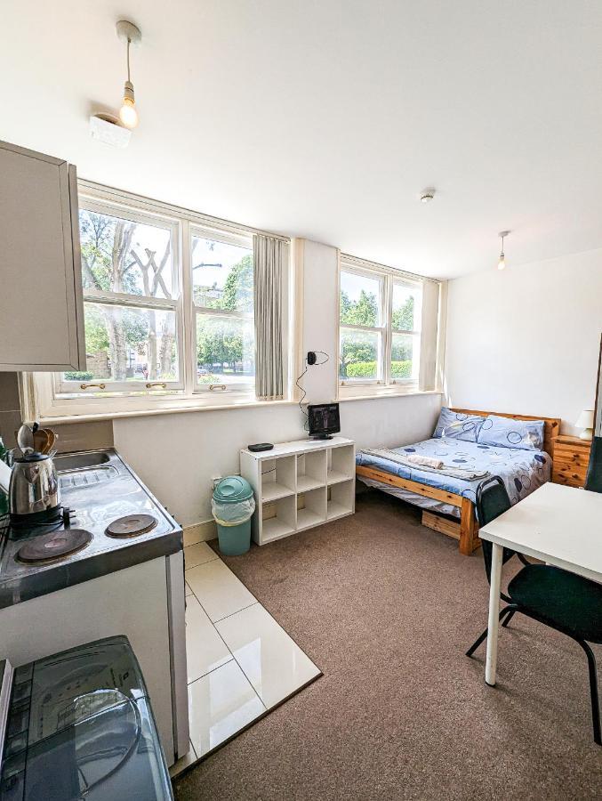 Cozy Central Apartments - With Private Kitchens & Bathrooms 포츠머스 외부 사진