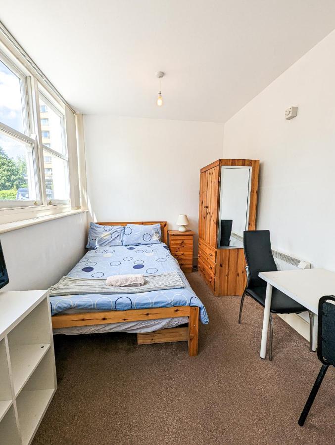 Cozy Central Apartments - With Private Kitchens & Bathrooms 포츠머스 외부 사진