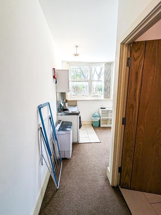 Cozy Central Apartments - With Private Kitchens & Bathrooms 포츠머스 외부 사진