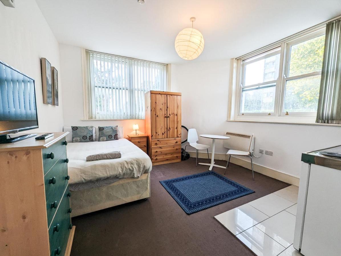 Cozy Central Apartments - With Private Kitchens & Bathrooms 포츠머스 외부 사진