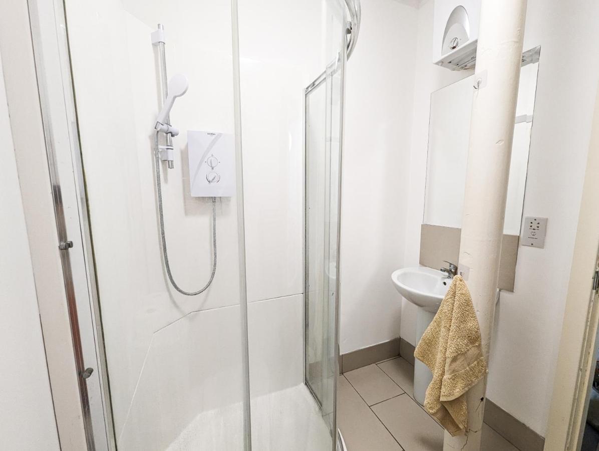 Cozy Central Apartments - With Private Kitchens & Bathrooms 포츠머스 외부 사진